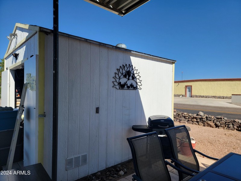 3551 shed with double doors and laundry