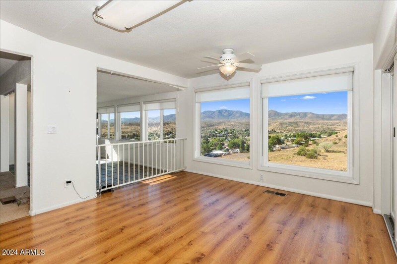 12-Casual Dining Area