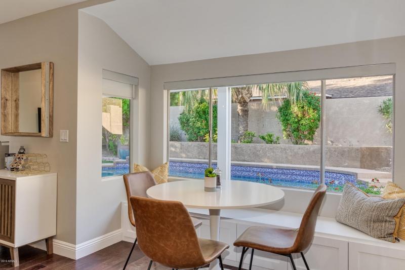Kitchen Breakfast Area