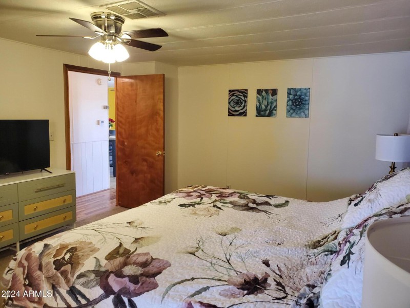 Master bedroom 4