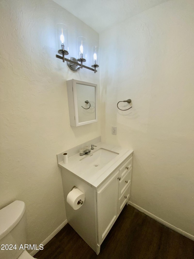 517 Bathroom 2 (2)