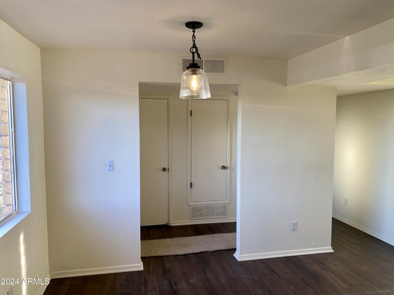 517 Dining Room Foyer