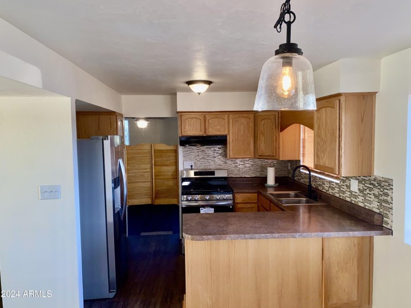 517 Eat In Kitchen