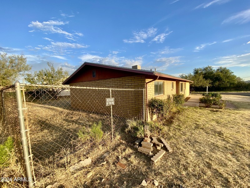 517 Front Fence