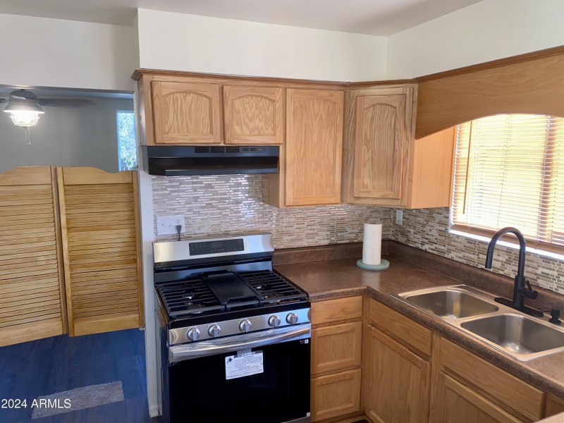 517 Kitchen 3
