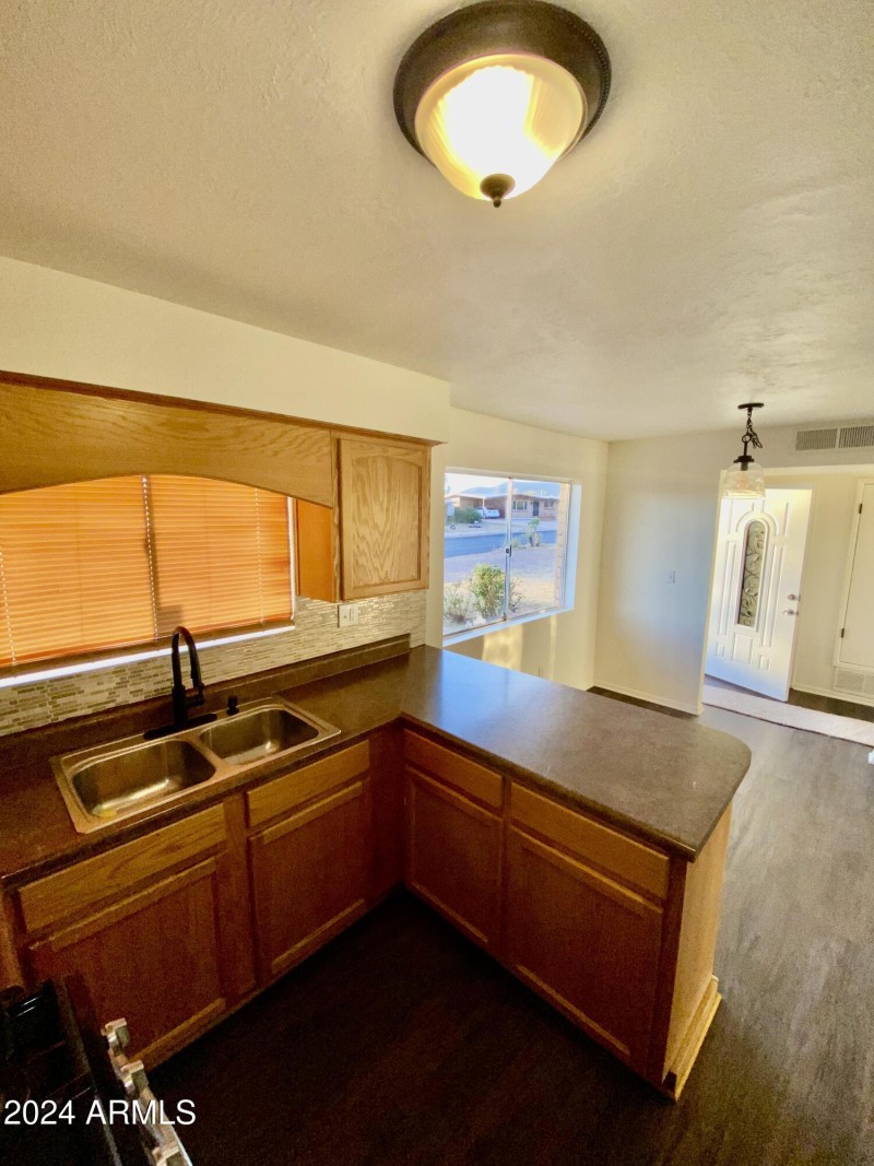 517 Kitchen DR Foyer