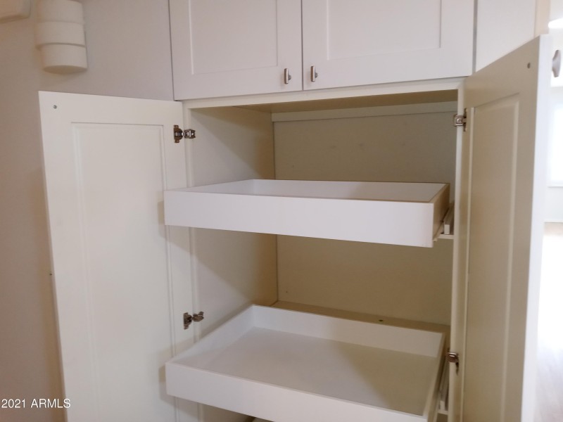 STORAGE PULL-OUT
