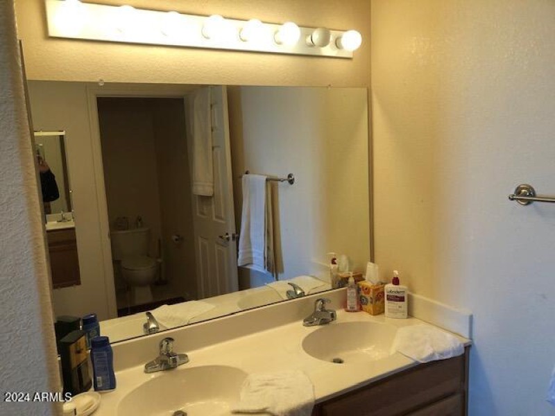 ON SUITE DUAL SINKS