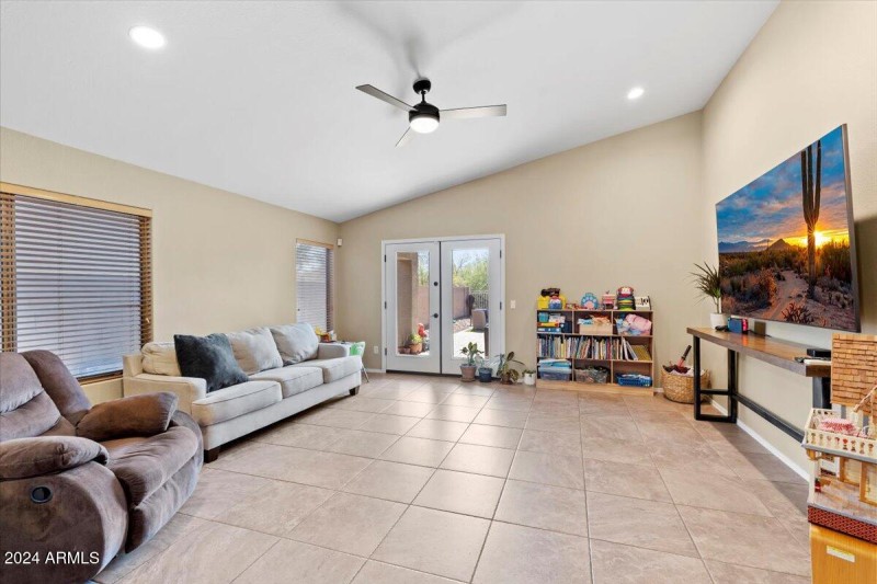 10-Family Room
