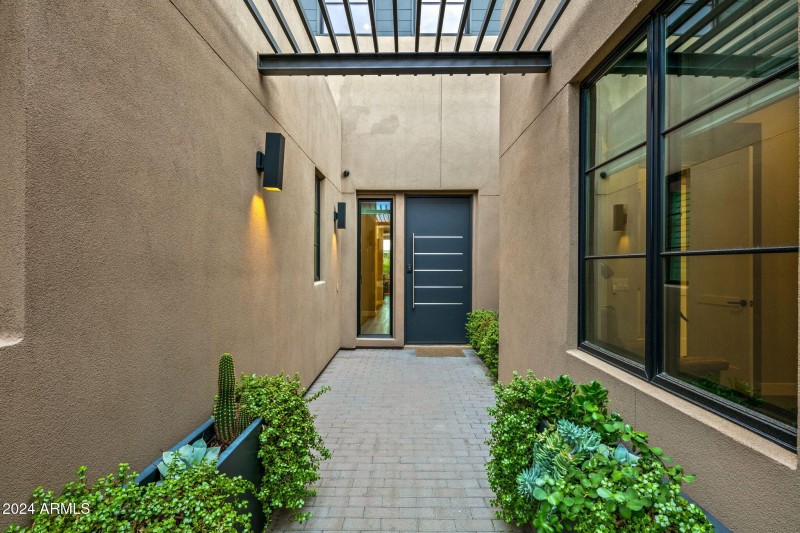8-web-or-mls-Front Entry Way