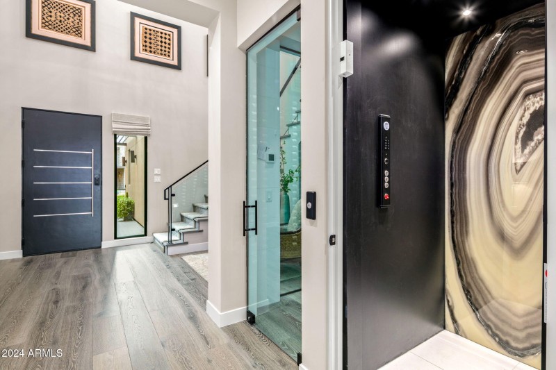 14-web-or-mls-Lower Level Elevator Landi