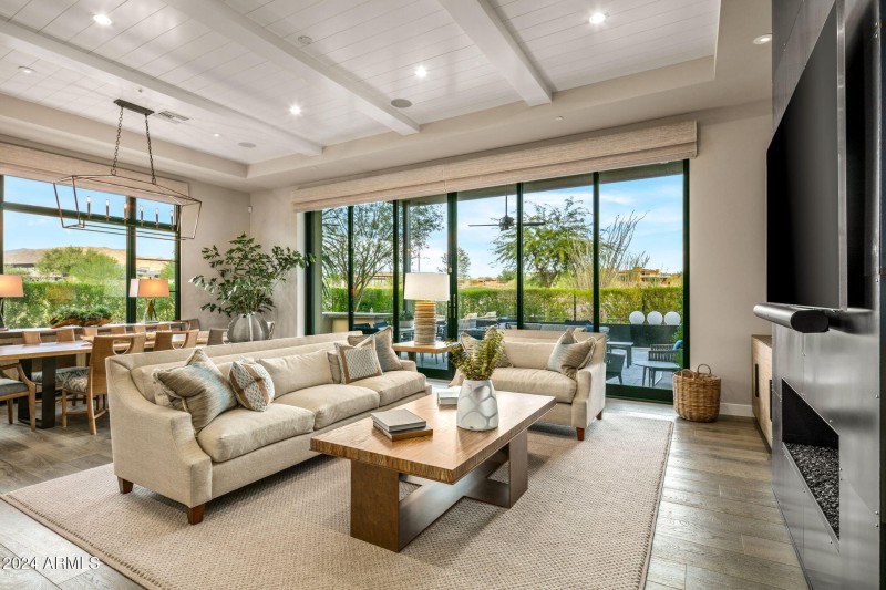 15-web-or-mls-Living Room Views