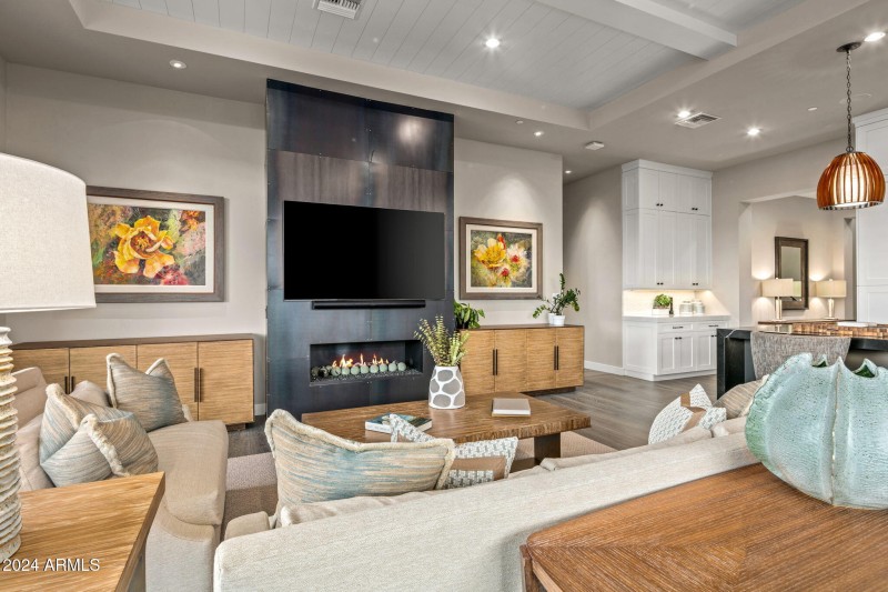 16-web-or-mls-Living Areas