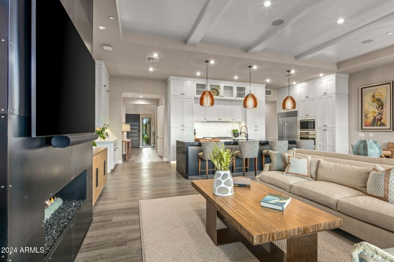 18-web-or-mls-Living Room To Kitchen