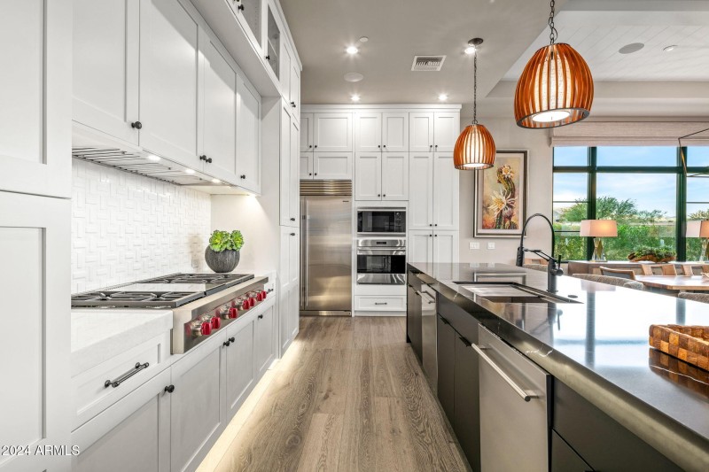 22-web-or-mls-Kitchen Details