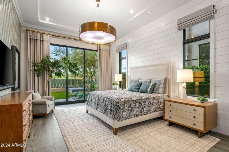 27-web-or-mls-Primary Suite