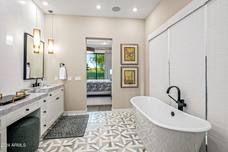 31-web-or-mls-Primary Bath