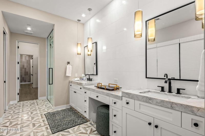 32-web-or-mls-Primary Bath ~ Vanities