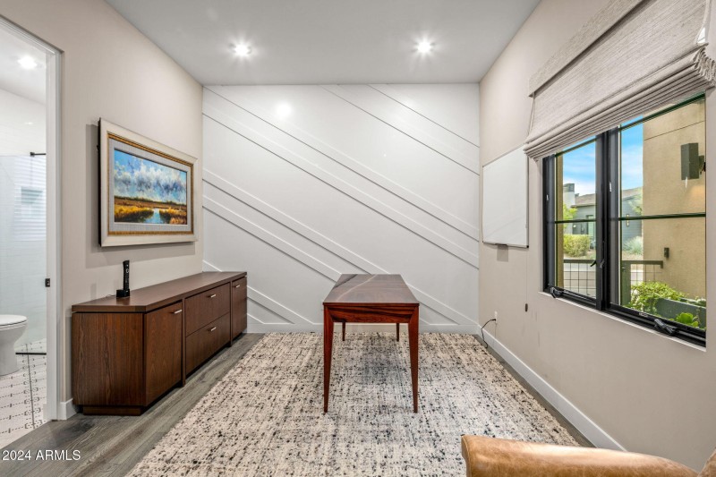36-web-or-mls-Office Ensuite