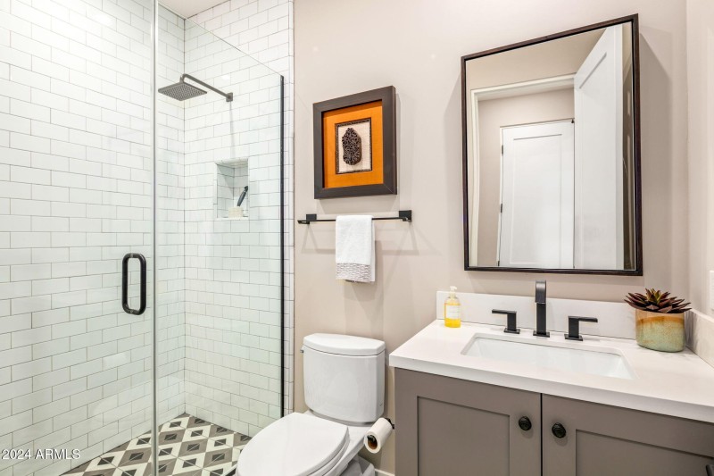 47-web-or-mls-Guest Bath
