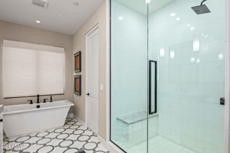 52-web-or-mls-Guest Ensuite Bath & Showe