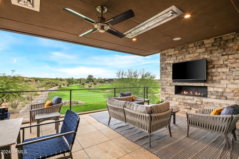 54-web-or-mls-Upstairs Patio