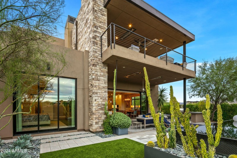 63-web-or-mls-Back Exteriors