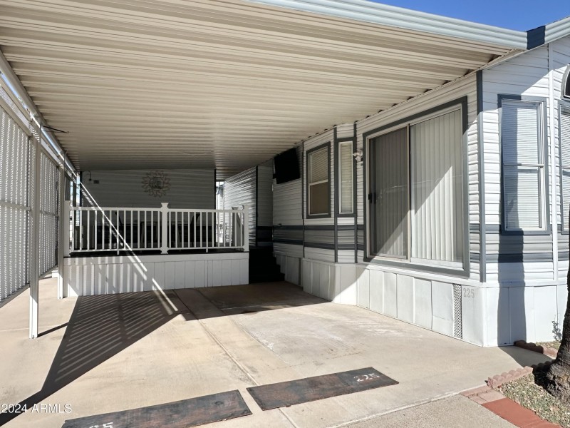 GREAT CARPORT SPACE