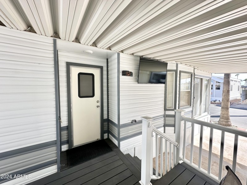 REAR ENTRY DOOR OFF DECK