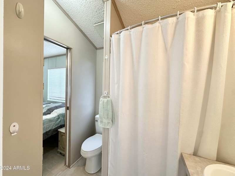 ROOMY BATHROOM