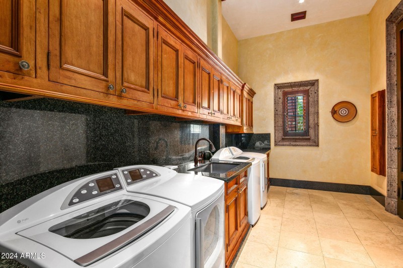 Primary Suite Laundry