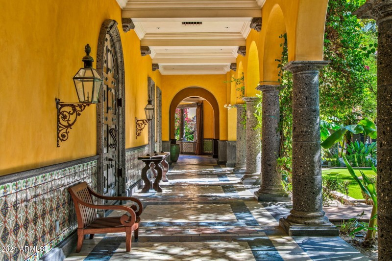 Guest Wing Breezeway