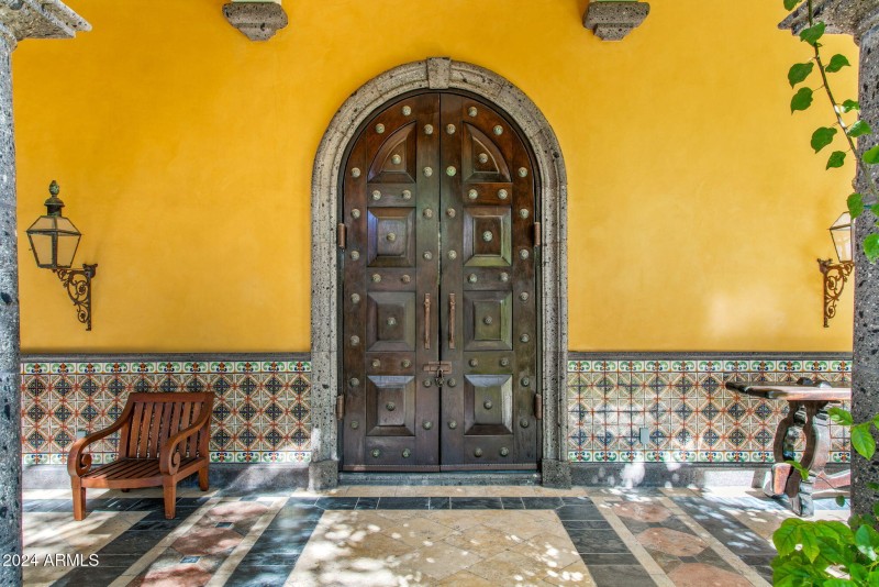Guest Wing Garden Entry