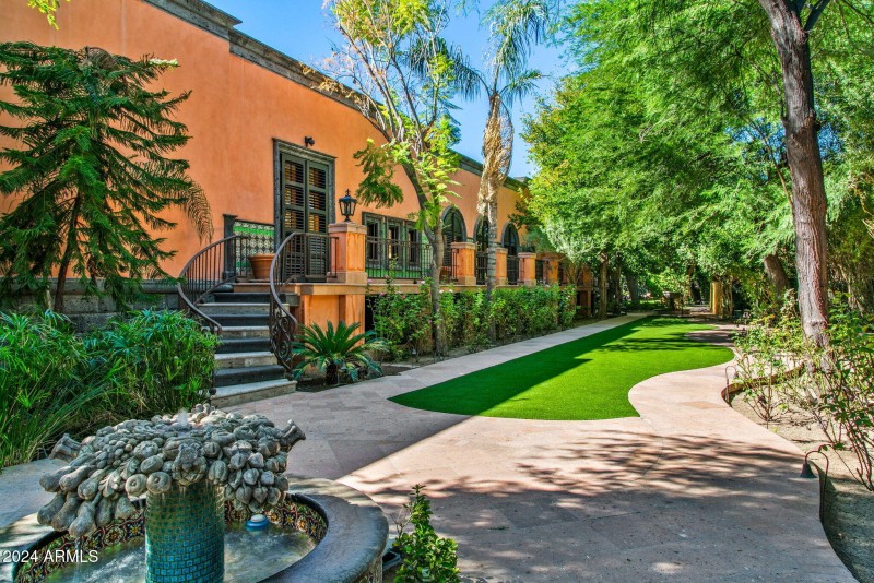 Guest Wing Yard