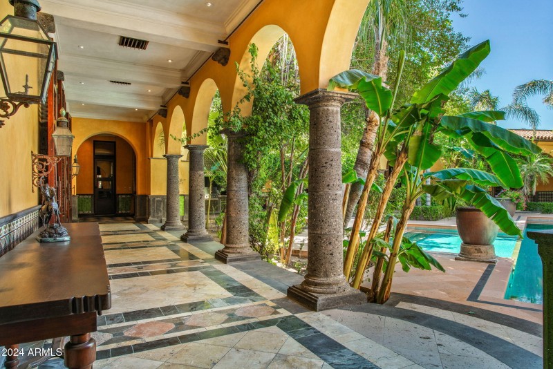 Primary Suite Breezeway
