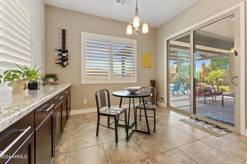 21-021-breakfast-nook