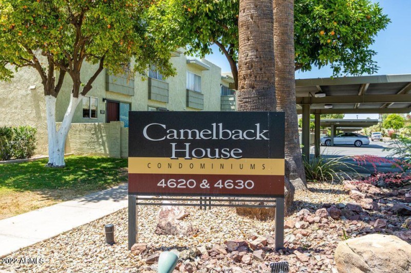 CAMELBACK HOUSE ENTRANCE