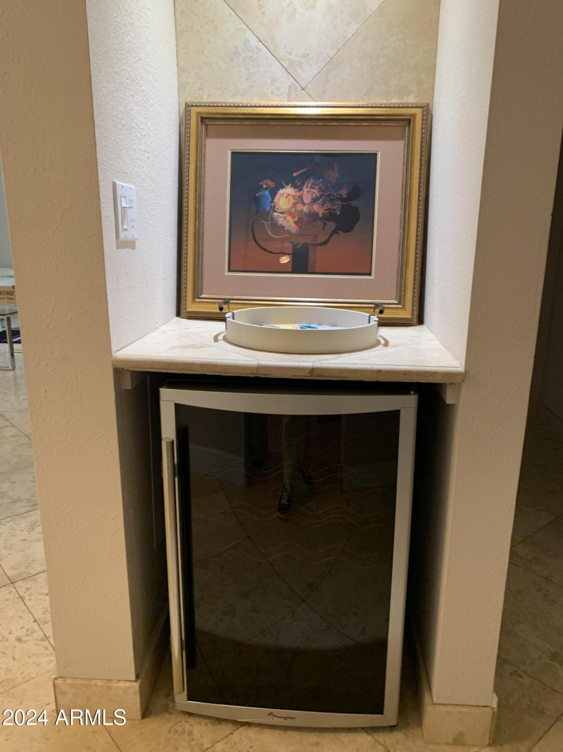Wine refrigerator