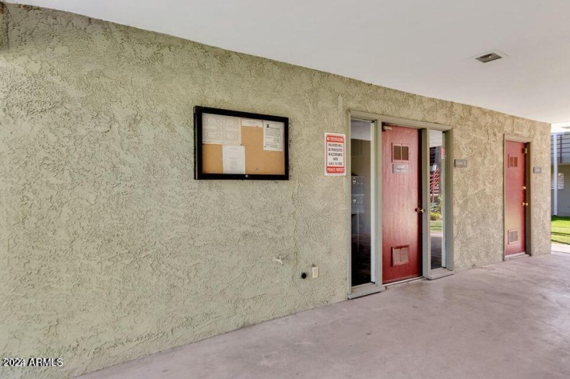 COMMUNITY LAUNDRY ROOM