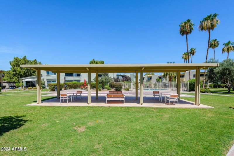 COMMUNITY SITTING AREA