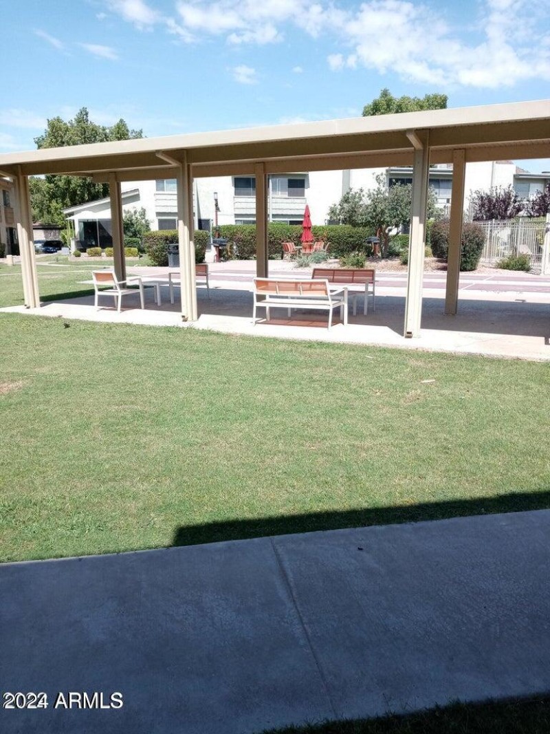 SHADED SITTING AREA