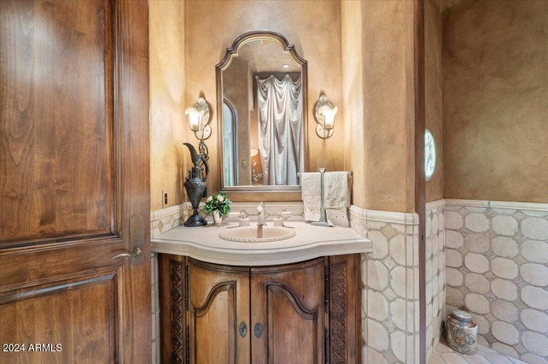 069-Powder Room