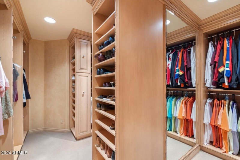 063-Walk in Closet