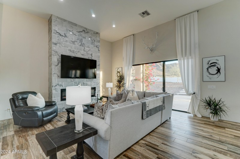 3923 W Fox Rd-9