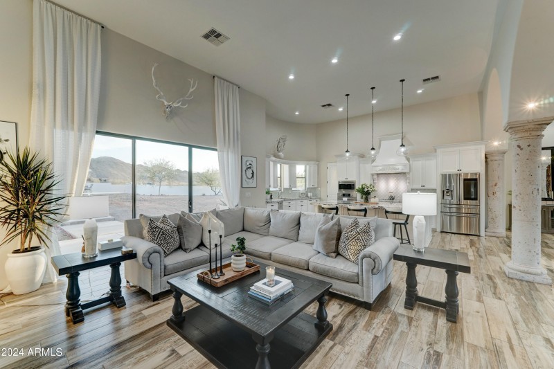 3923 W Fox Rd-10
