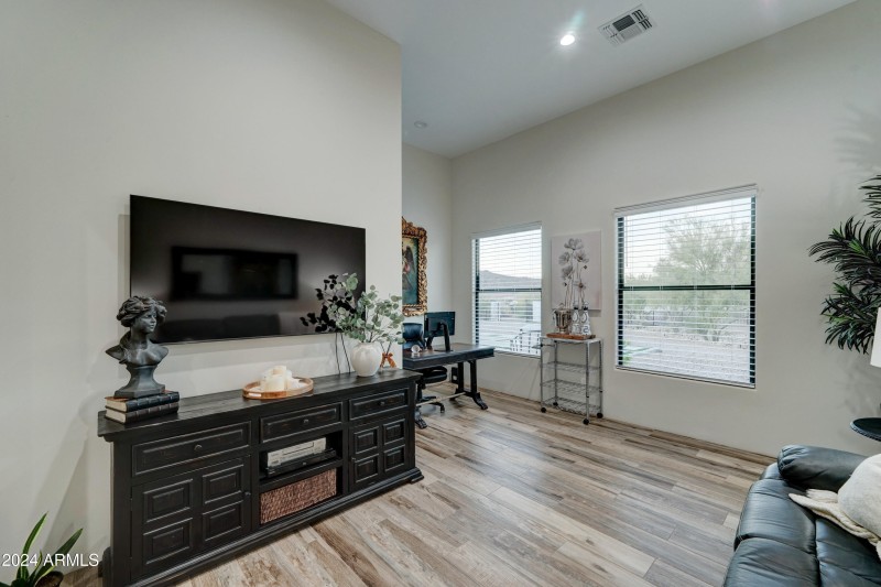 3923 W Fox Rd-24