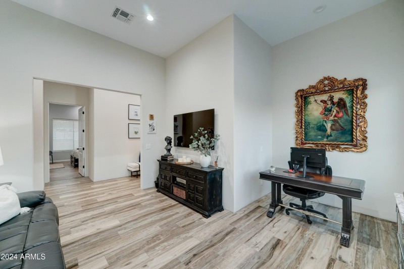 3923 W Fox Rd-25