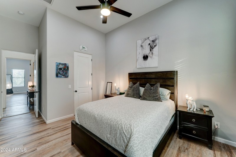 3923 W Fox Rd-32