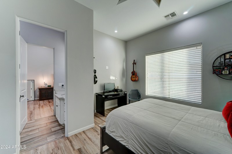 3923 W Fox Rd-35