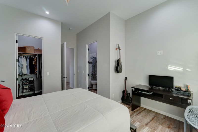 3923 W Fox Rd-36